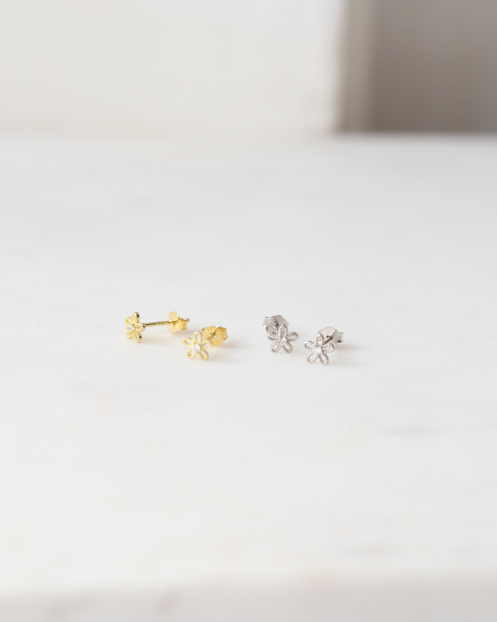 Sparkle Daisy Stud Earrings in Sterling Silver / Gold