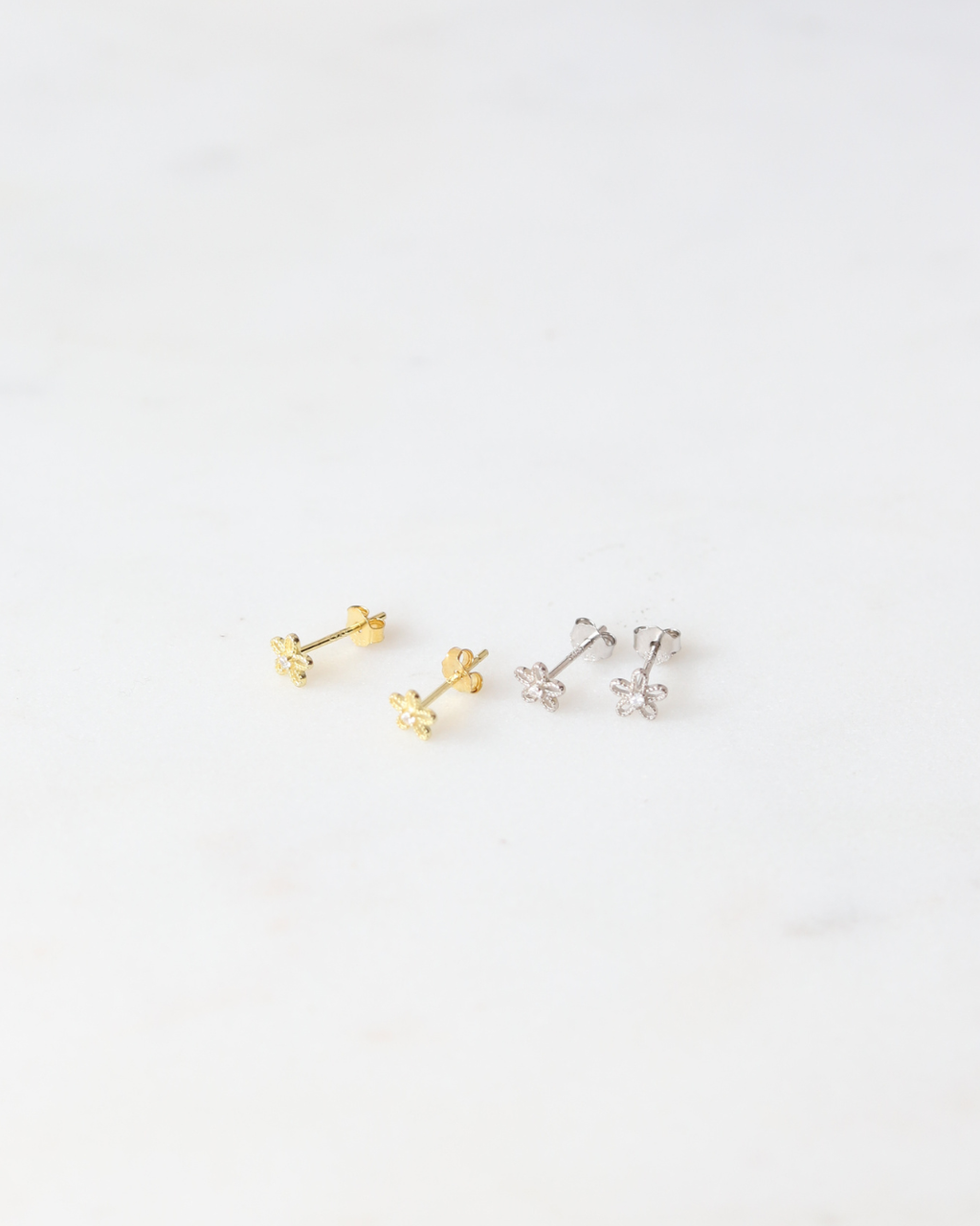 Sparkle Daisy Stud Earrings in Sterling Silver / Gold