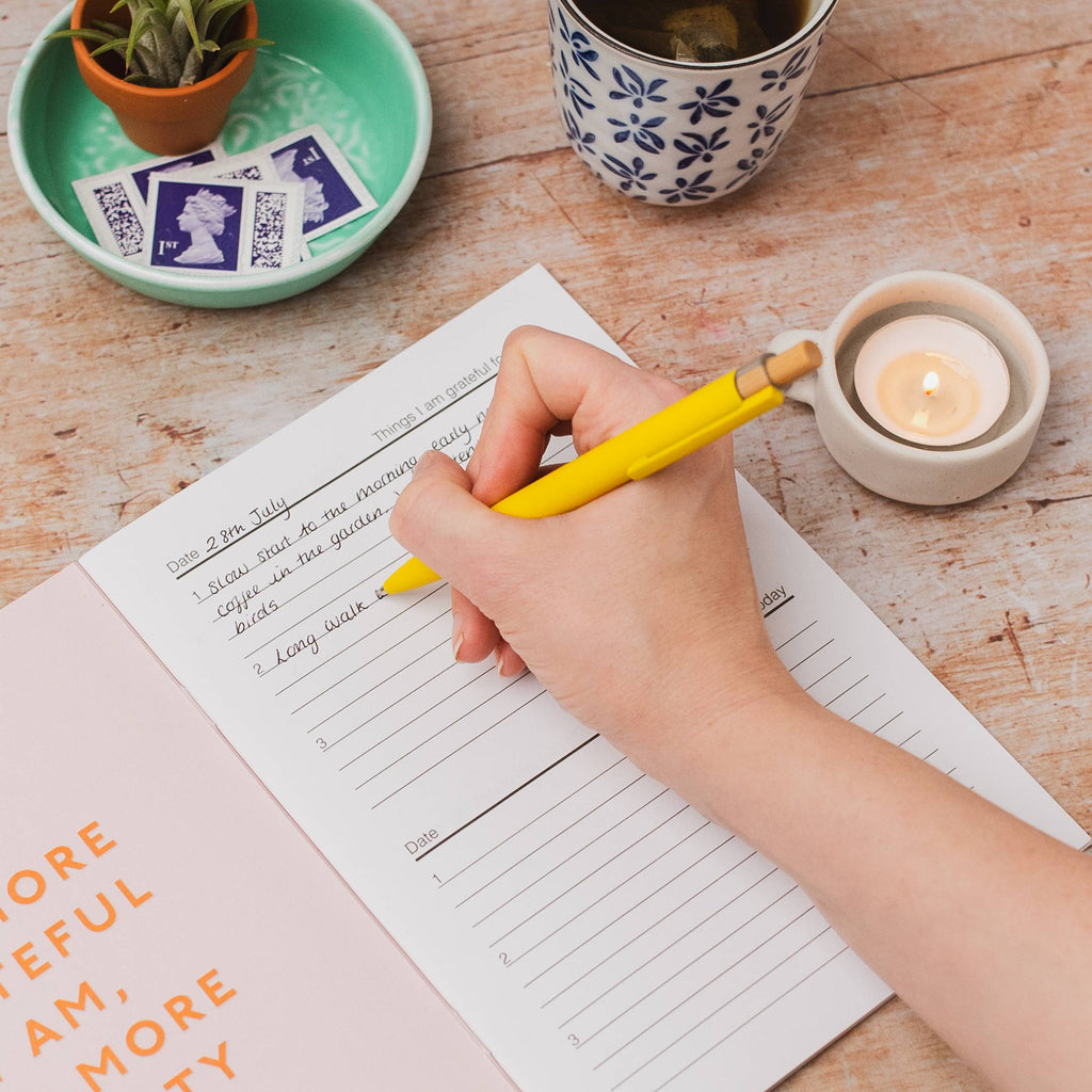 Gratitude Logbook by Onneke – Vibrant Wildflower Edition