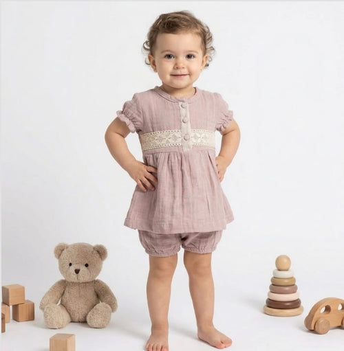 “Baby girl two piece lace trim crinkle top and bloomer shorts set 9-24 months”