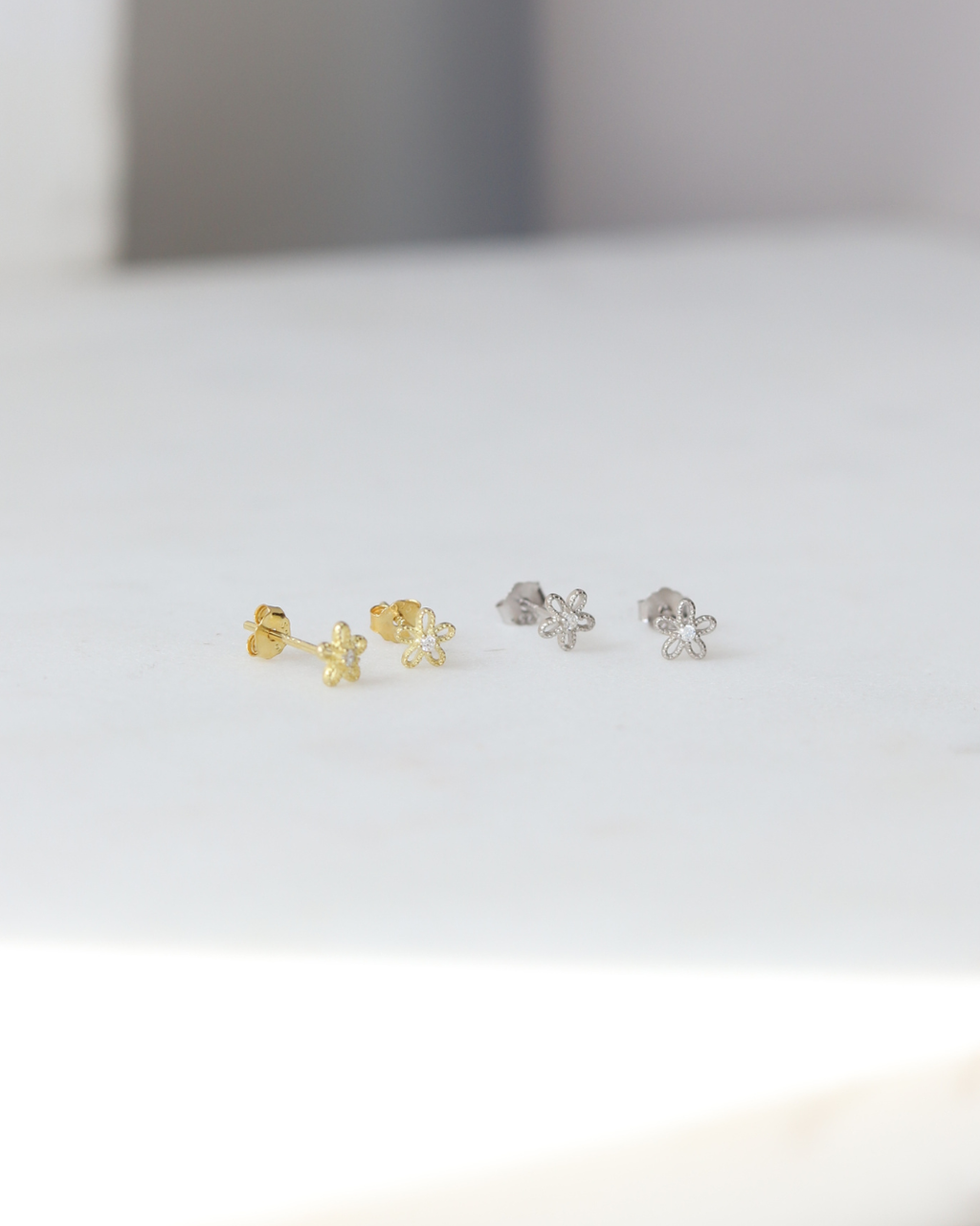 Sparkle Daisy Stud Earrings in Sterling Silver / Gold