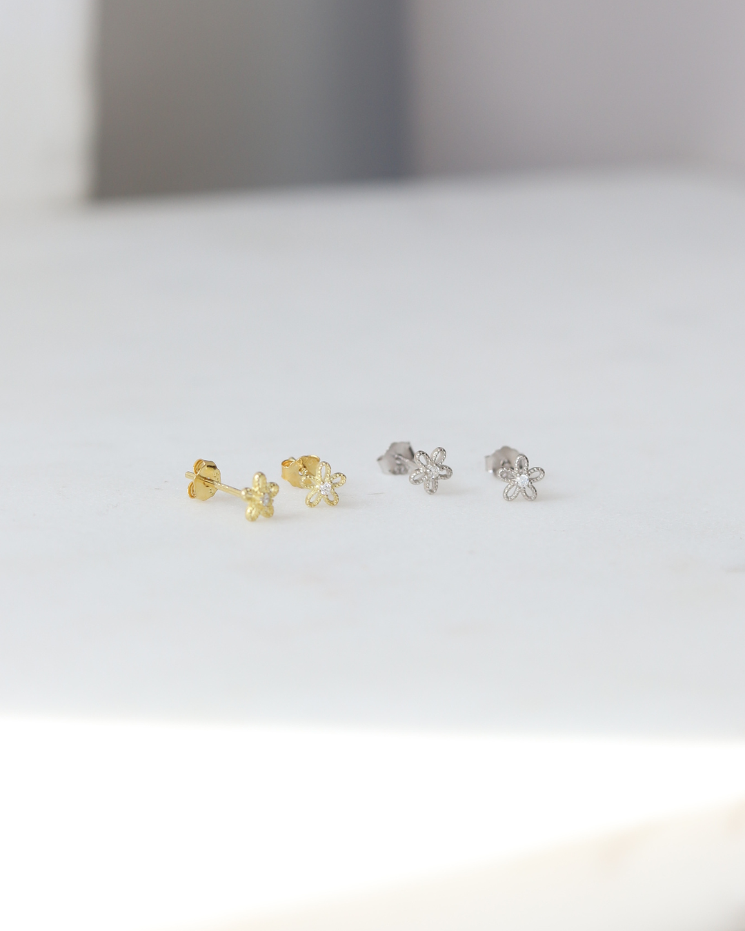 Sparkle Daisy Stud Earrings in Sterling Silver / Gold