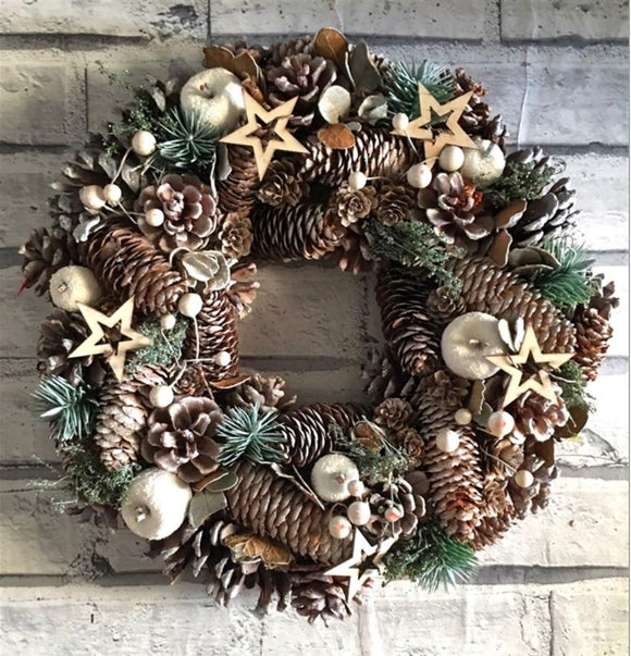 Natural Frosted Star Christmas Wreath