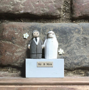 Mr & Mrs Small Wooden Scene - East of India